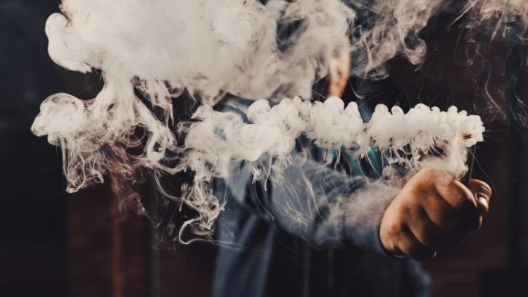 Bagi Kamu yang Menganggap Vape Lebih Aman dari Rokok Konvensional, Ini Kata Dokter Tirta
