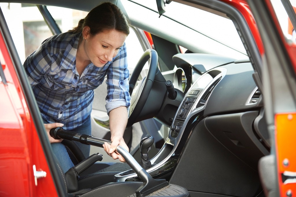 Cara Mudah Hilangkan Bau Tak Sedap di Dalam Mobil