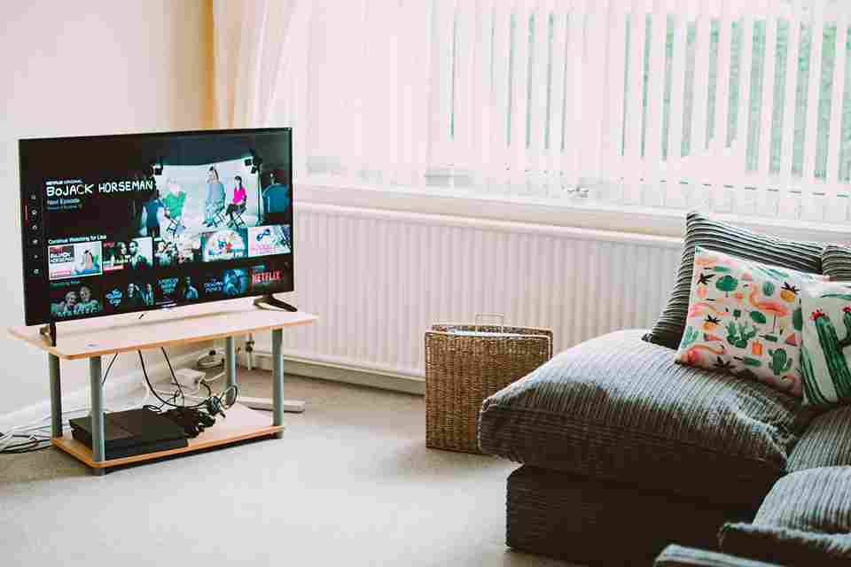 Panduan Memilih Smart TV Terbaik untuk Kantor di 2025